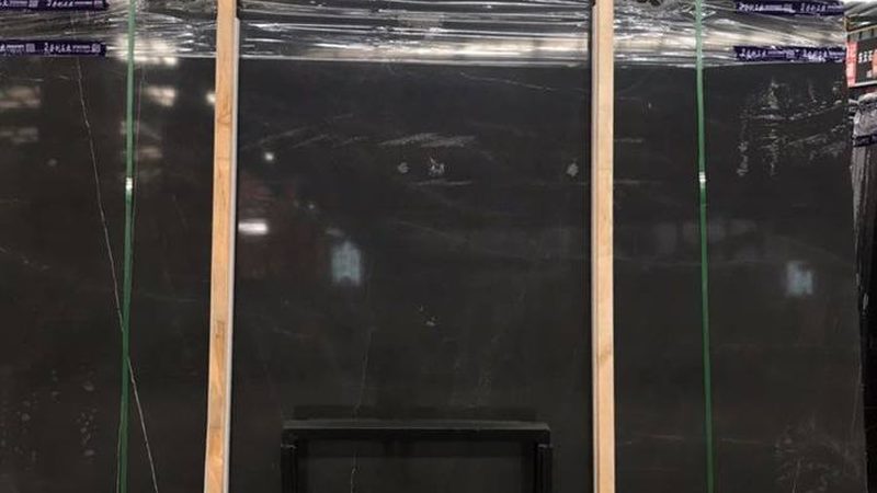 在选购石材产品时，如何判断样品费是否包含在报价中呢？以下提供几个判断方法：